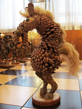 Шишка еловая СЕРЕБРО, шт